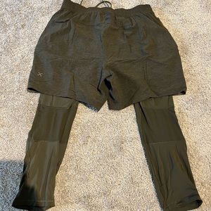Lululemon 2 in 1 training 3/4 shorts size XL